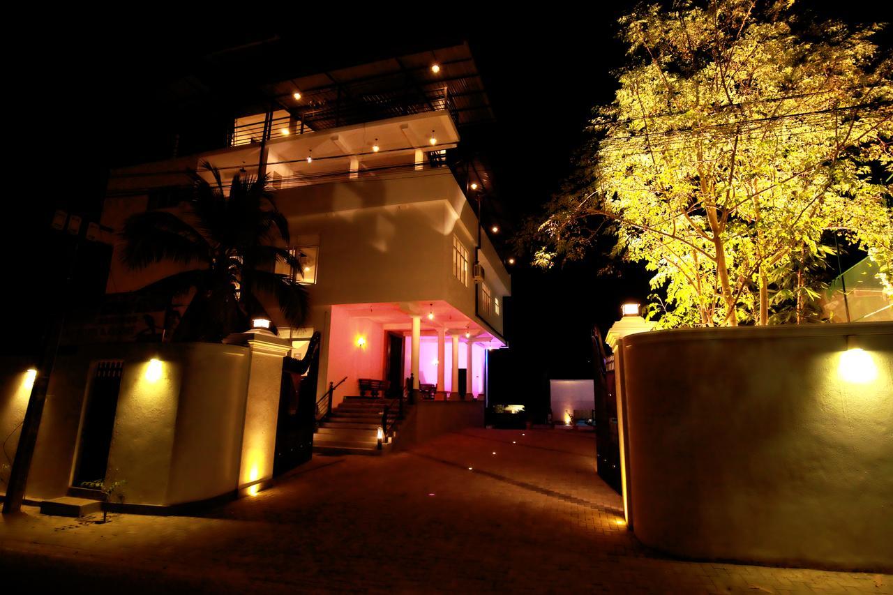 Lavenro Hotel&Resort Deniyaya Esterno foto
