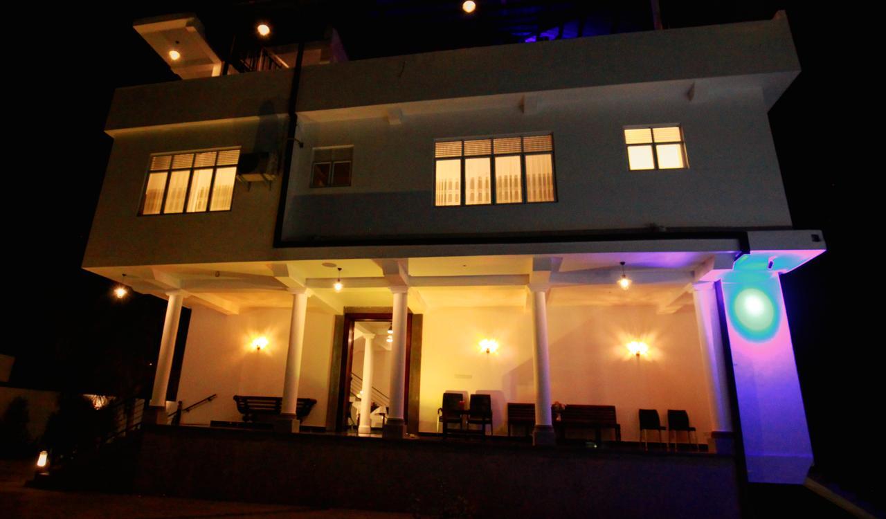 Lavenro Hotel&Resort Deniyaya Esterno foto