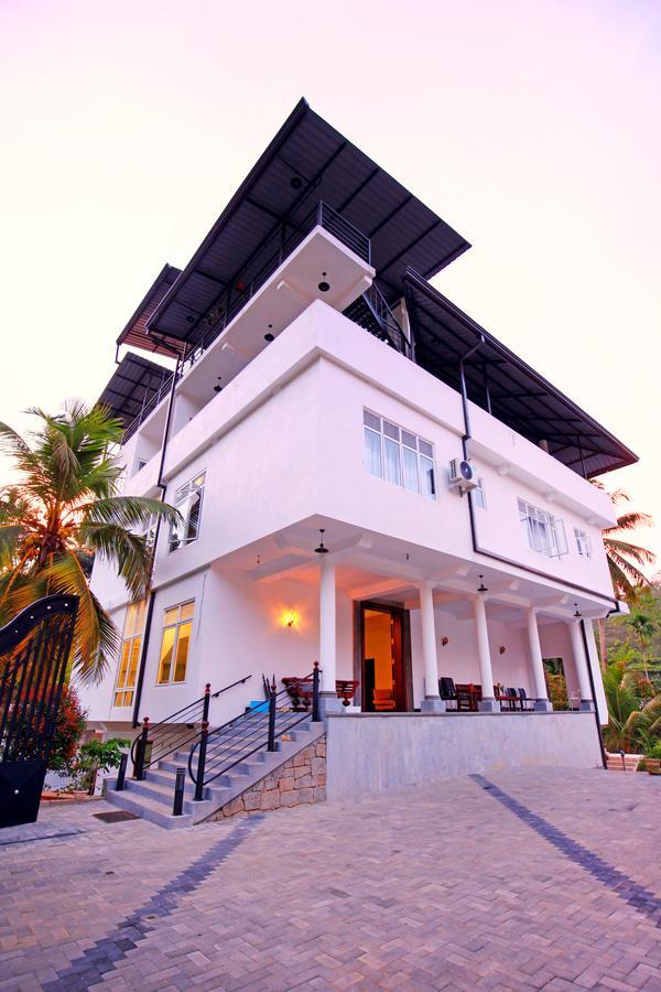 Lavenro Hotel&Resort Deniyaya Esterno foto